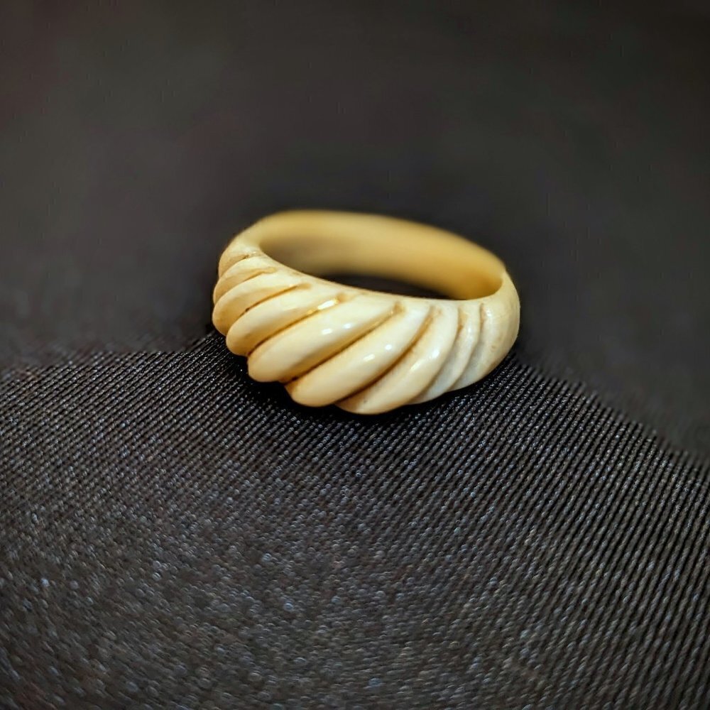 Antique Carved Domed Shrimp Ring 14k
